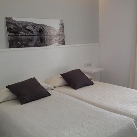 Hostal La Palma Fornells  Rum bild