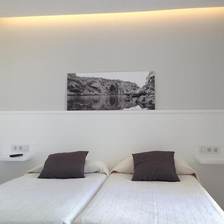 Hostal La Palma Fornells  Rum bild