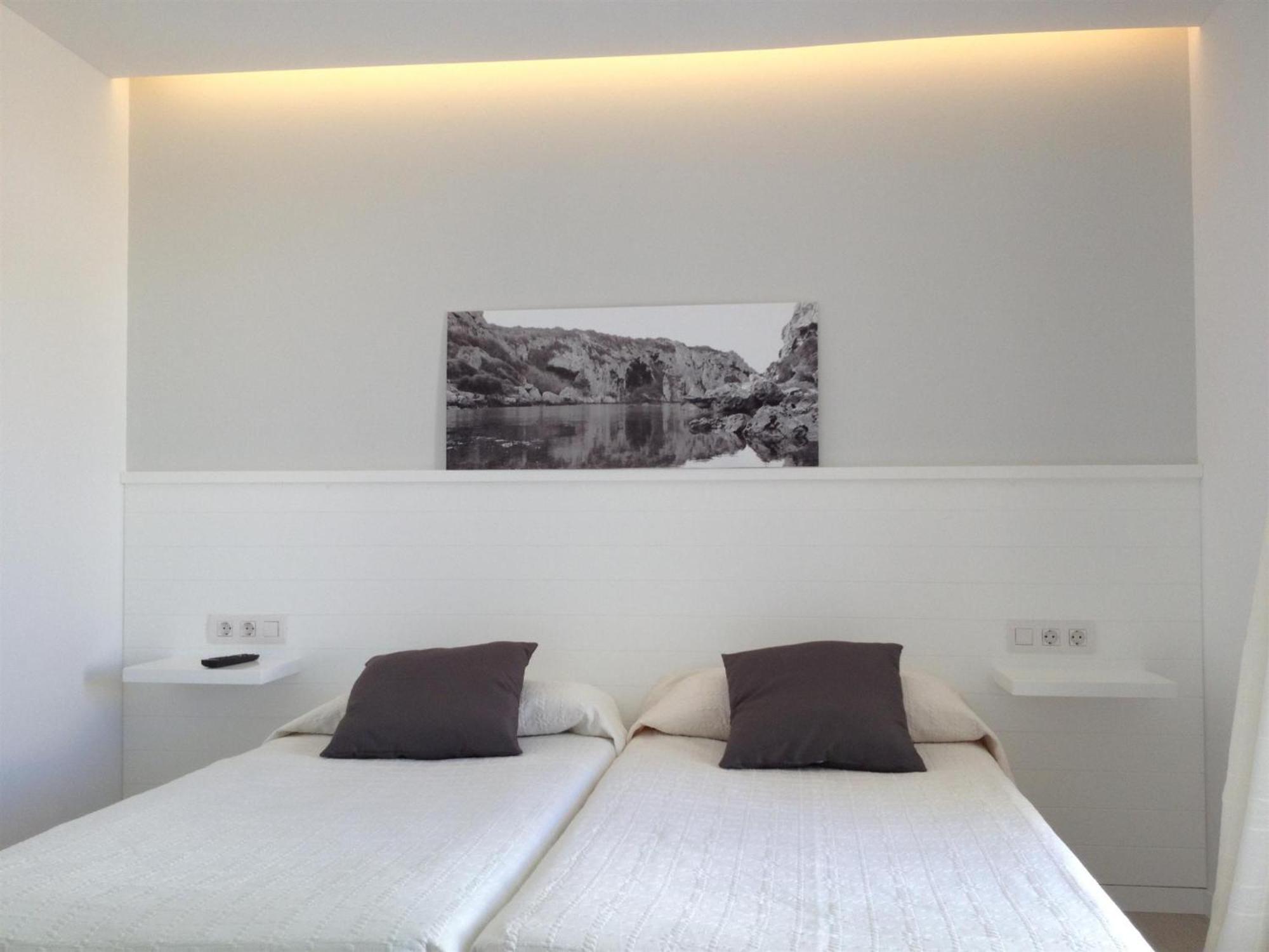 Hostal La Palma Fornells  Rum bild