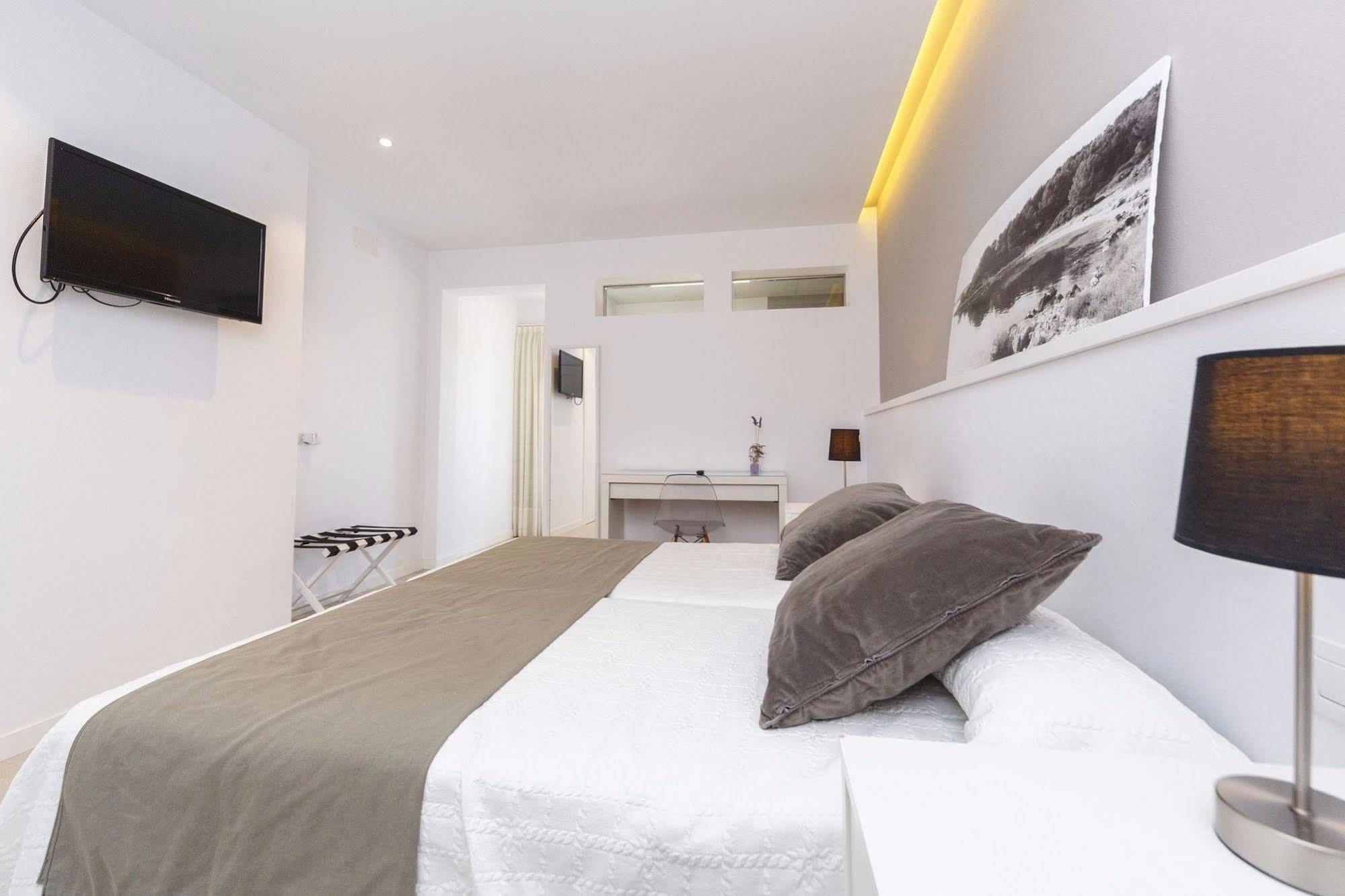Hostal La Palma Fornells  Exteriör bild